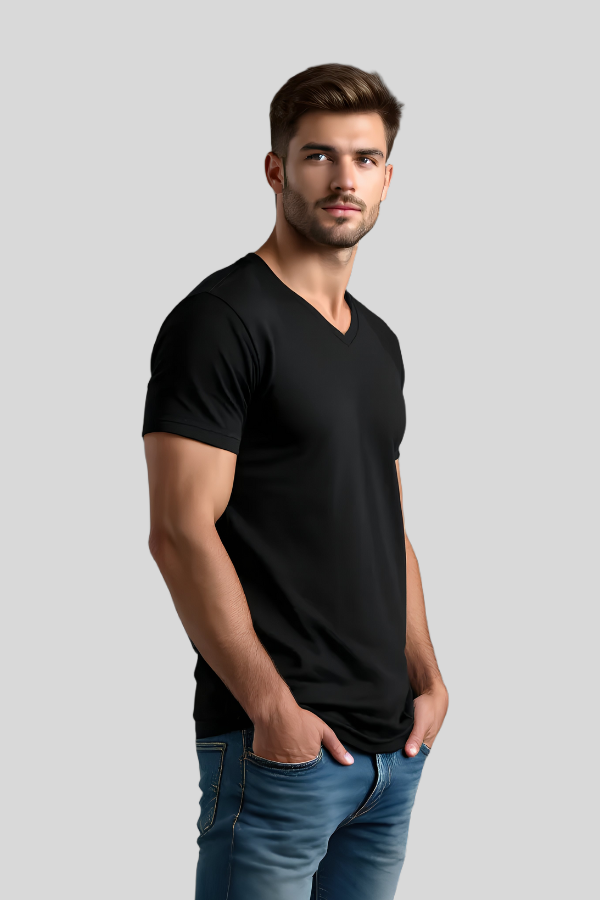 טריקו שחורה וי